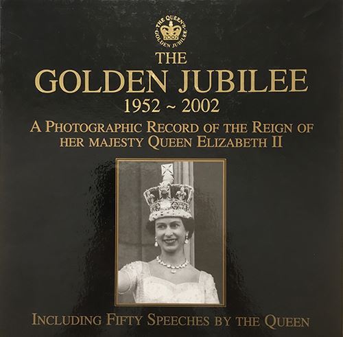 The Illustrated London News - Silver Jubilee - Queen Elizabeth II 1952 -  1977: Various: 9780850373646: : Books